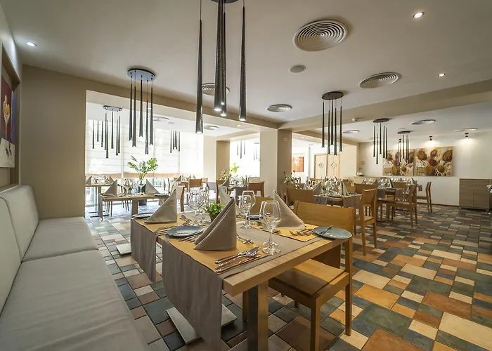 Hvd Viva Club Ultra - Private & Free Parking Hotel